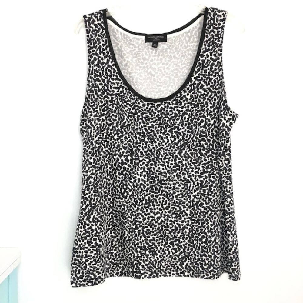 2 for $10 🛍️ Banana Republic Luxe Touch Animal Print L